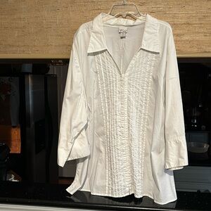 Venezia Woman’s tuxedo style white ruffled shirt